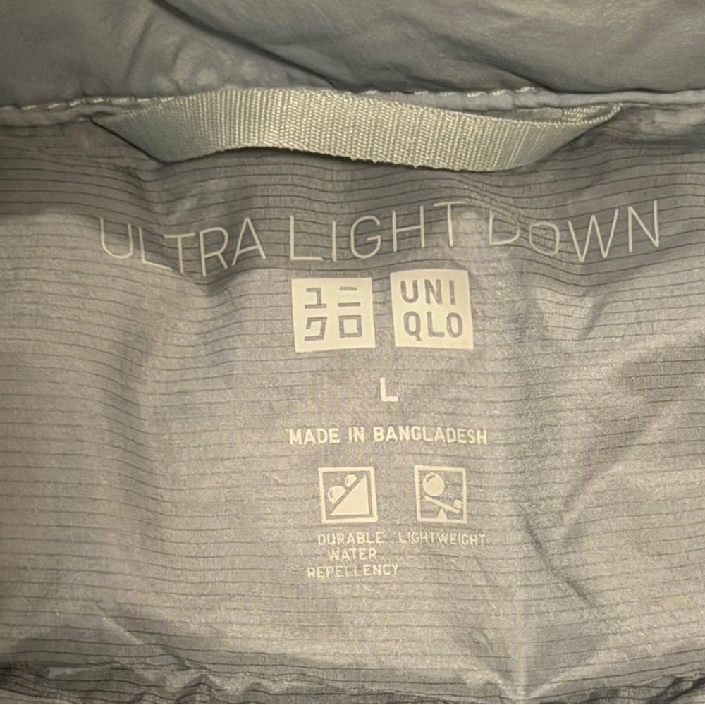 Uniqlo Women's Size L Gray Ultra Light Down Puffer Vest Water‎ Repellent - Picture 3 of 5